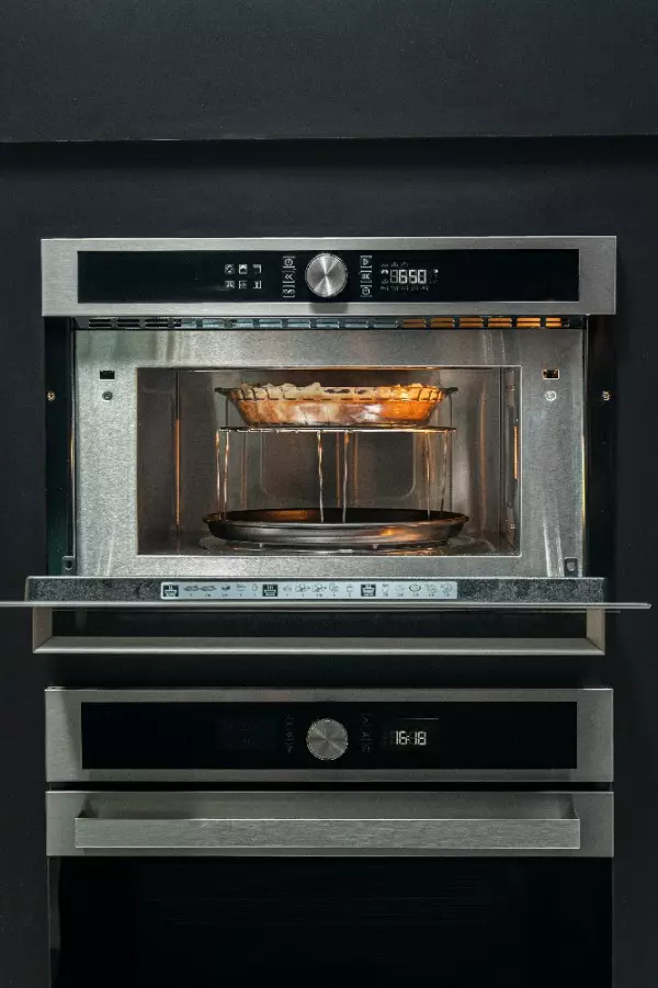 Imagen miniatura de MICROONDAS EMPOTRABLE ARISTON MD554IXA 31 LTS C/ GRILL DYNAMIC CRISP