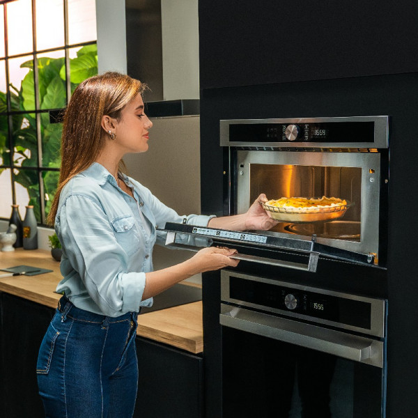 Imagen de MICROONDAS EMPOTRABLE ARISTON MD554IXA 31 LTS C/ GRILL DYNAMIC CRISP