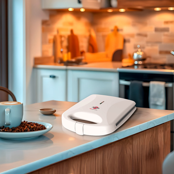 Imagen de SANDWICHERA TOKYO MAXCRUNCH 4 PANES PLACAS TRIANGULAR 1000W 220V 50HZ