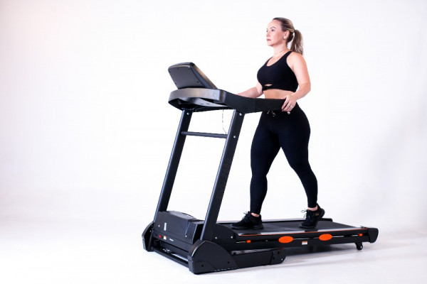 Imagen de CAMINADORA EVOLUTION EVO2800 24PROG 18KM/H 2.5HP HTA 130KG