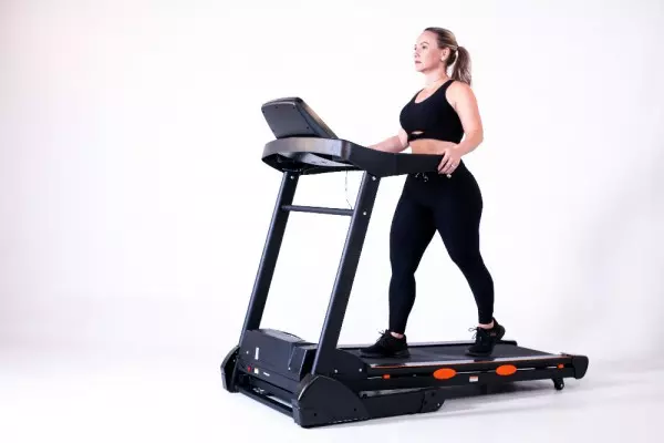 Imagen miniatura de CAMINADORA EVOLUTION EVO2800 24PROG 18KM/H 2.5HP HTA 130KG