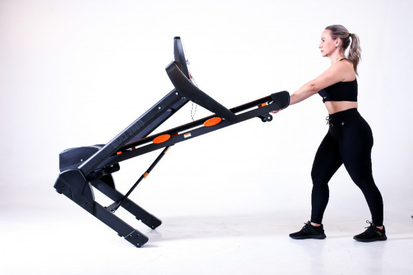 Imagen de CAMINADORA EVOLUTION EVO2800 24PROG 18KM/H 2.5HP HTA 130KG
