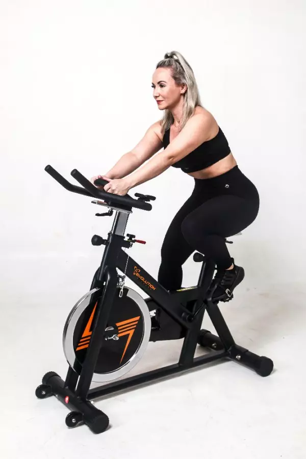 Imagen miniatura de BICICLETA SPINNING SEMI PROFESIONAL EVOLUTION SP2600 130KG DISCO 20KG